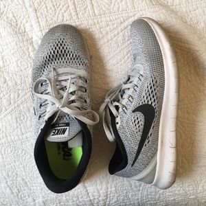 Nike free run grey and black! S8 FINAL DROP